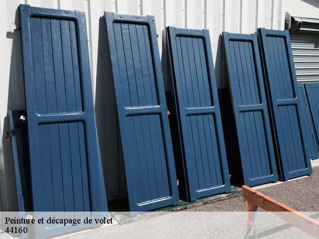 Peinture et décapage de volet 44160